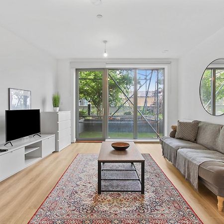 Centrally Located - Modern - 2Bed - 2Bath Apartment 런던 외부 사진