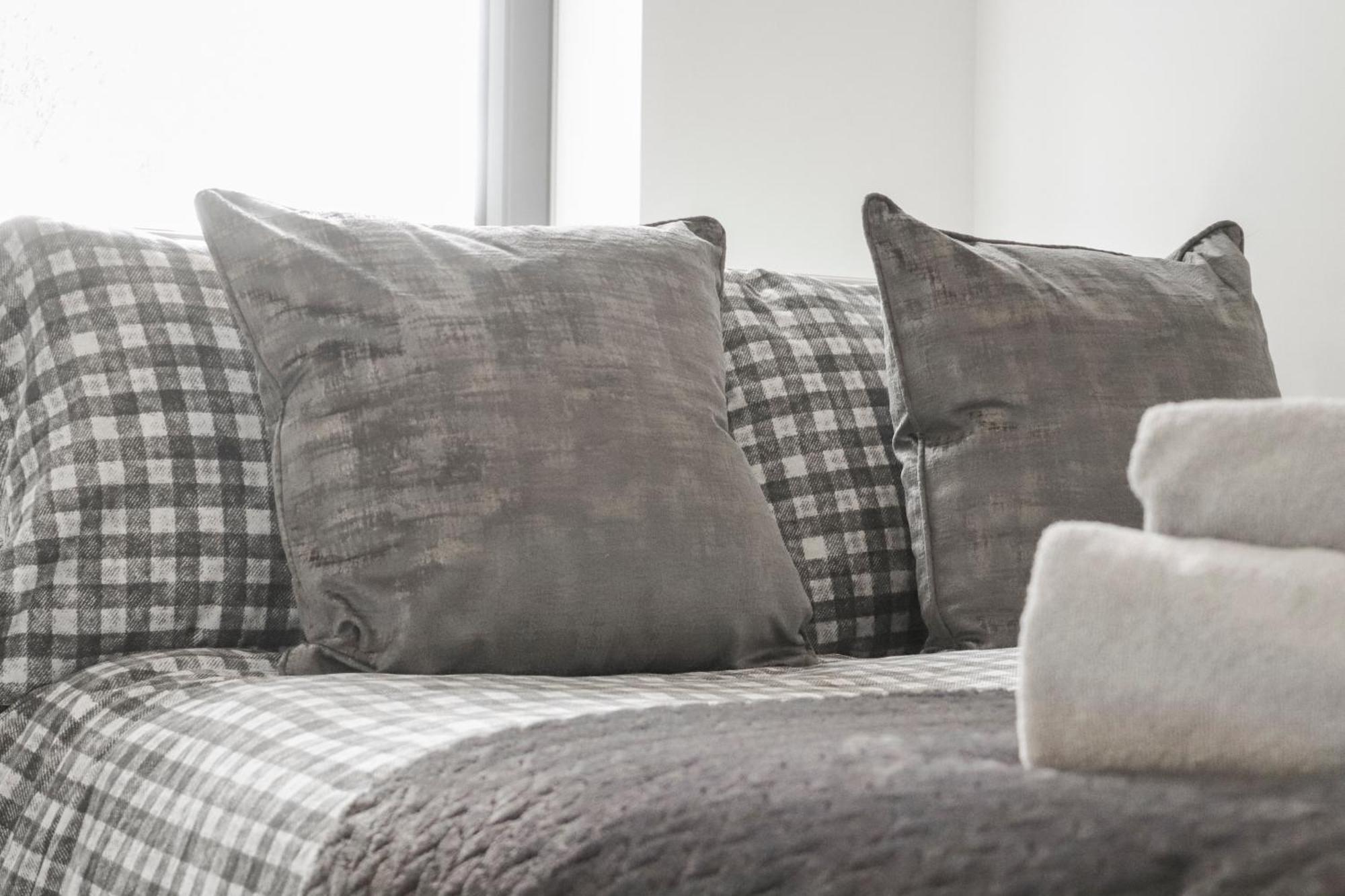 Centrally Located - Modern - 2Bed - 2Bath Apartment 런던 외부 사진