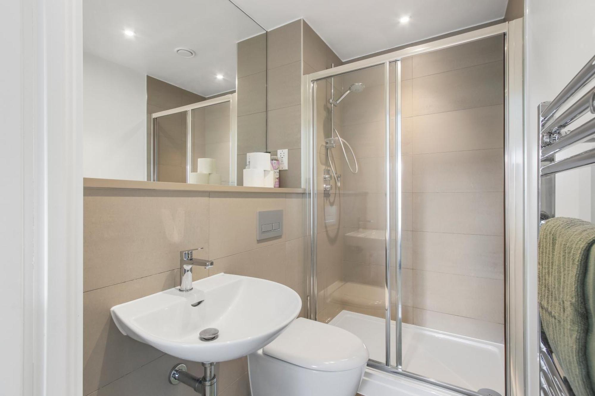 Centrally Located - Modern - 2Bed - 2Bath Apartment 런던 외부 사진