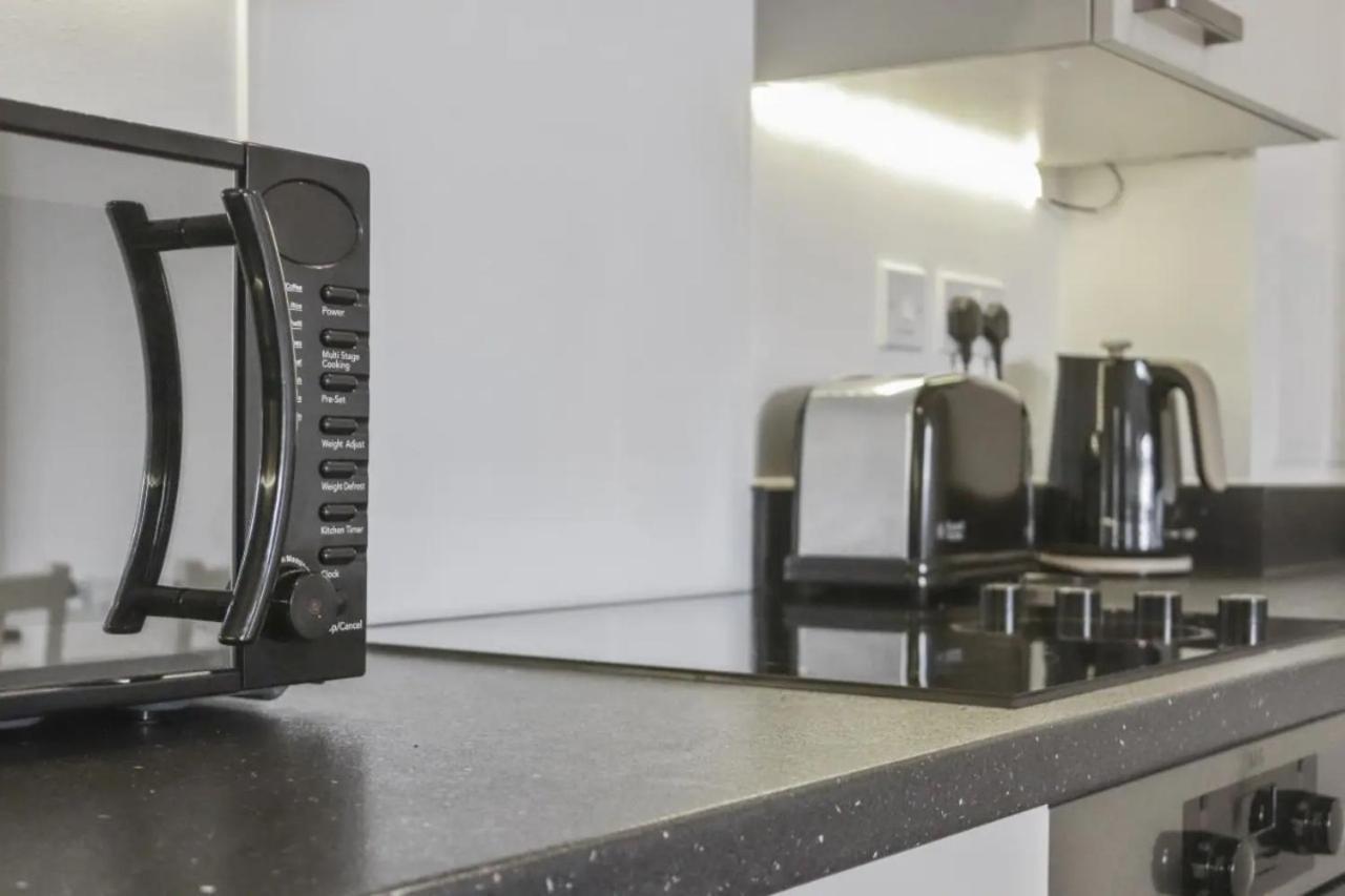 Centrally Located - Modern - 2Bed - 2Bath Apartment 런던 외부 사진