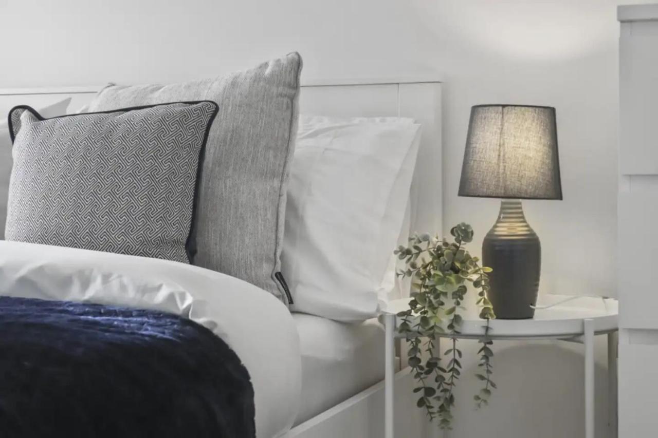 Centrally Located - Modern - 2Bed - 2Bath Apartment 런던 외부 사진