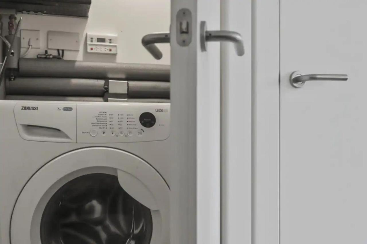 Centrally Located - Modern - 2Bed - 2Bath Apartment 런던 외부 사진