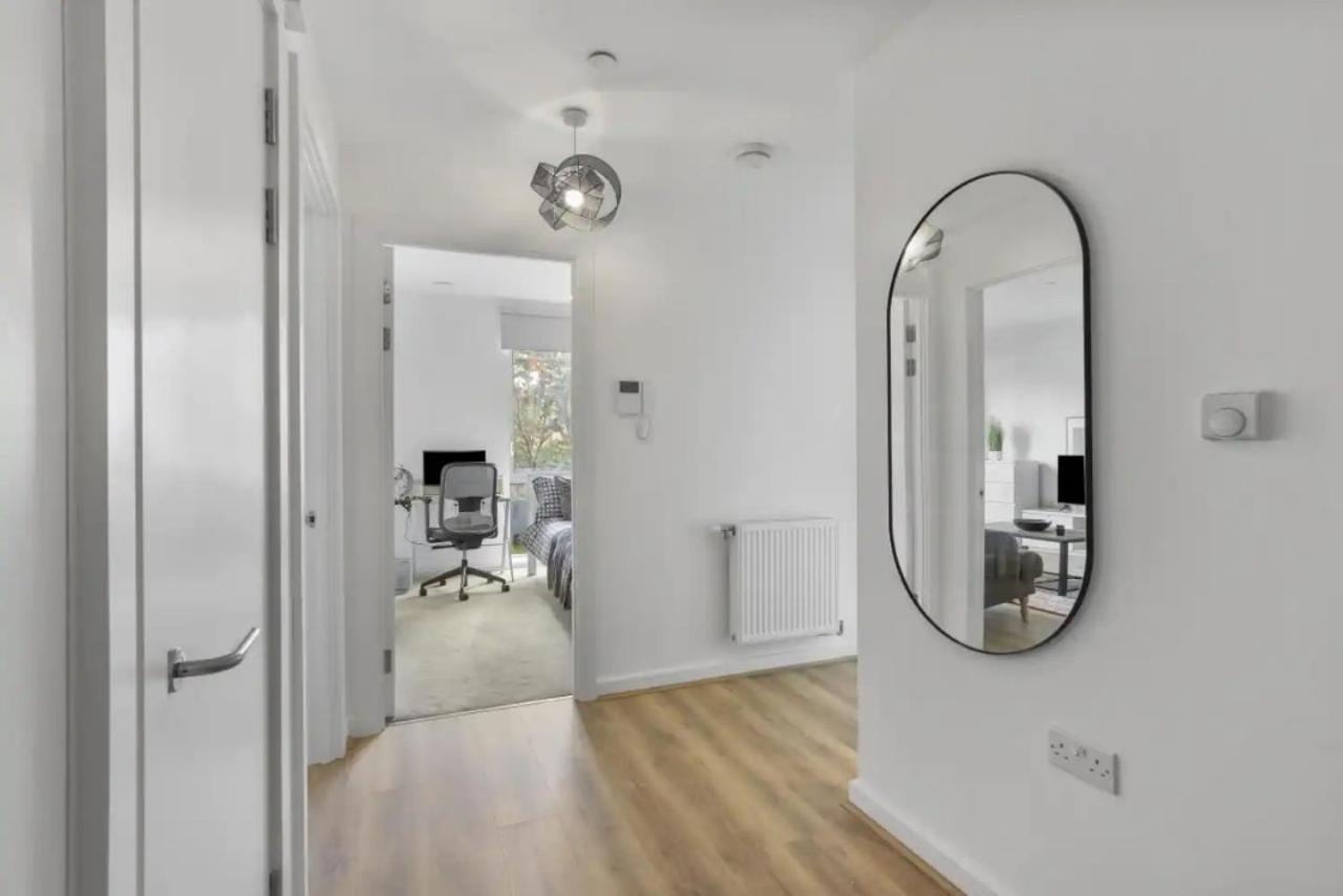Centrally Located - Modern - 2Bed - 2Bath Apartment 런던 외부 사진