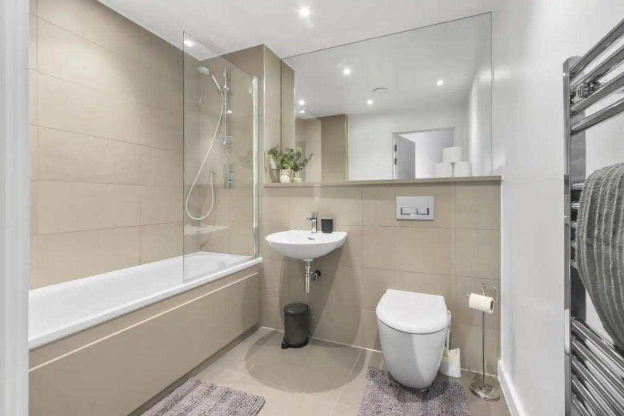 Centrally Located - Modern - 2Bed - 2Bath Apartment 런던 외부 사진