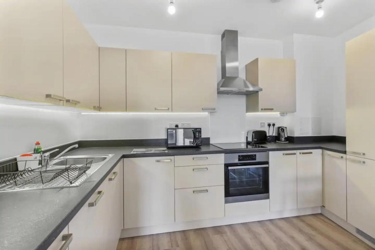 Centrally Located - Modern - 2Bed - 2Bath Apartment 런던 외부 사진