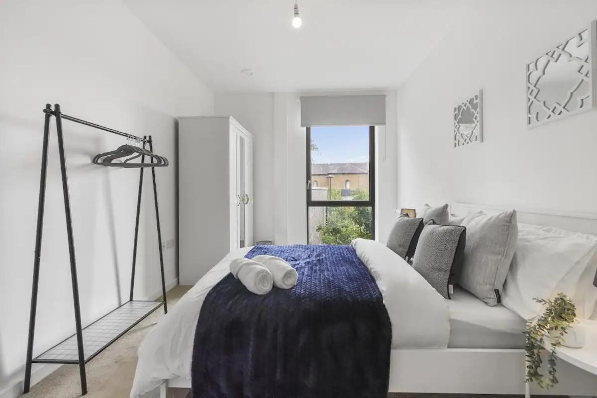 Centrally Located - Modern - 2Bed - 2Bath Apartment 런던 외부 사진