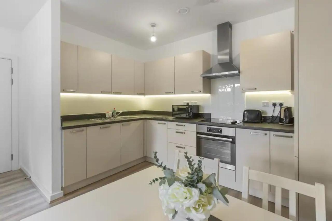 Centrally Located - Modern - 2Bed - 2Bath Apartment 런던 외부 사진
